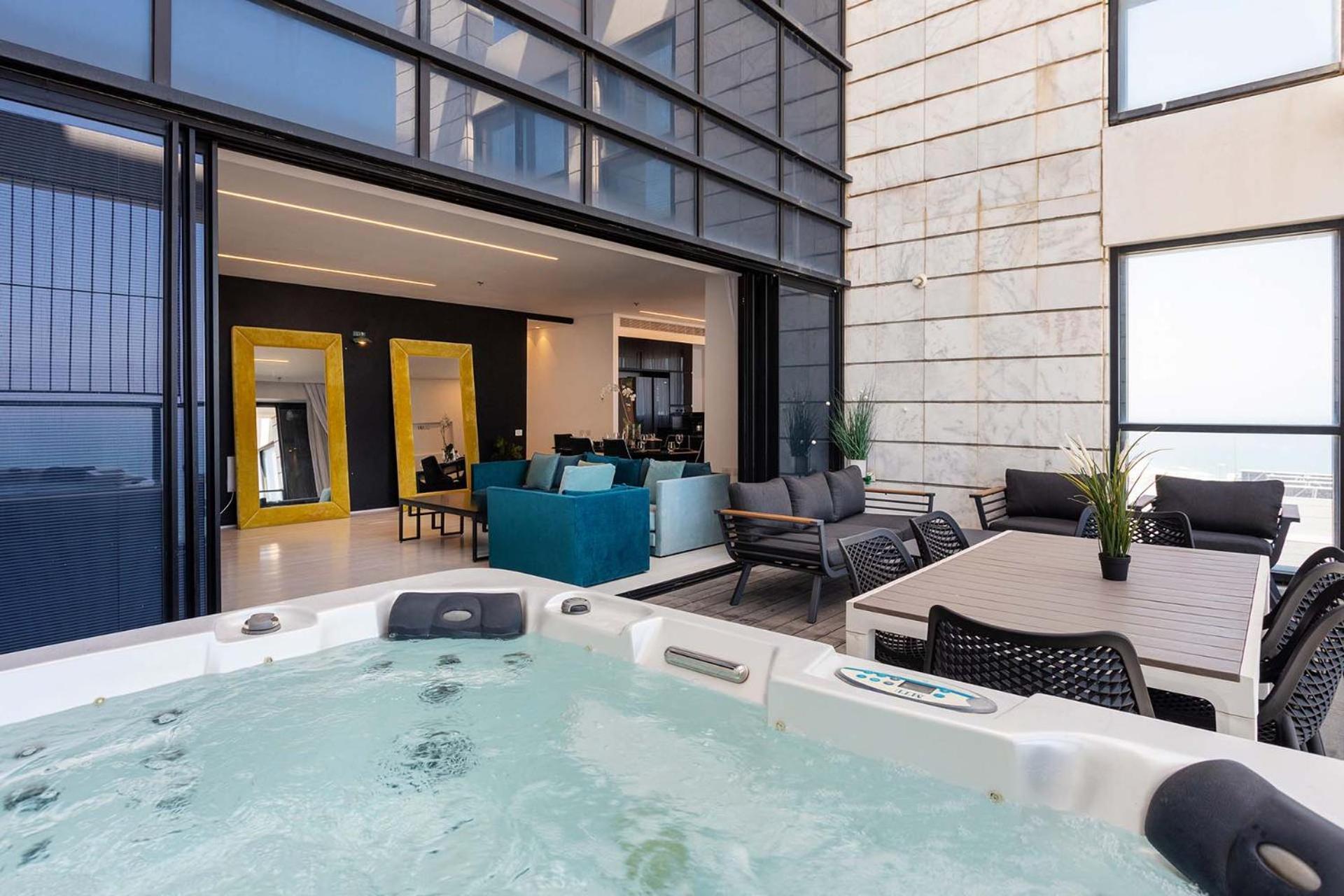 Yalarent Sea-Breeze Penthouse With Jacuzzi Apartment Bat Yam Exterior photo